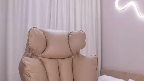 entya online show from 11-18-25, 06:40