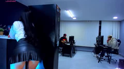 Snapshot of enyel_valmina chatting on 01-31-25, 11:35 Enyel online show from 01-31-25, 11:35