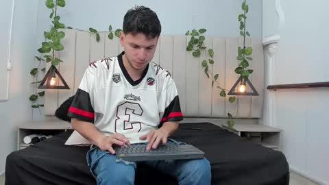 ENZO online show from 11-26-25, 02:40