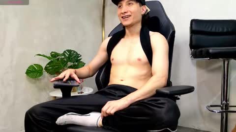 enzo_steel online show from 03-08-26, 02:04