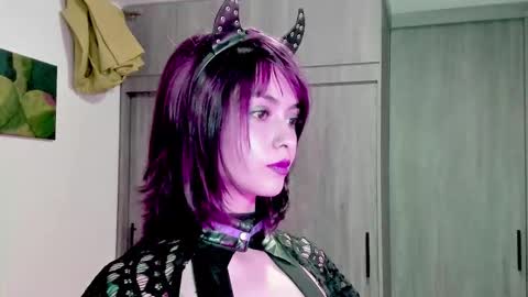 Snapshot of ephemeral_hot chatting on 10-24-25, 08:16 Leyla online show from 10-24-25, 08:16