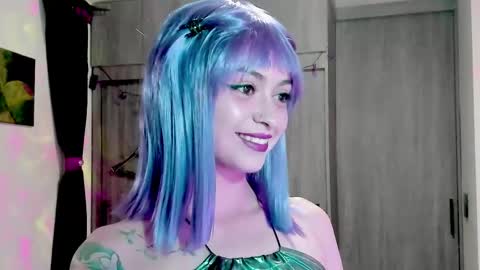 Snapshot of ephemeral_hot chatting on 10-30-25, 11:49 Leyla online show from 10-30-25, 11:49