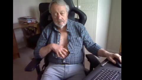 erasmus_d online show from 05-02-26, 05:40
