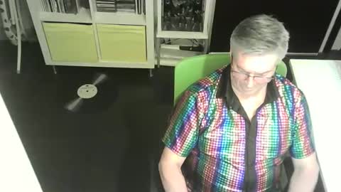 Snapshot of erbee62 chatting on 02-06-25, 10:32 ErBee62 online show from 02-06-25, 10:32