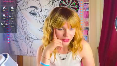 Snapshot of erica_winterr chatting on 09-19-25, 04:25 Erica Winterr online show from 09-19-25, 04:25