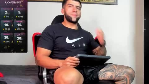 Snapshot of erick_blake_ chatting on 02-18-25, 03:42 my online show from 02-18-25, 03:42