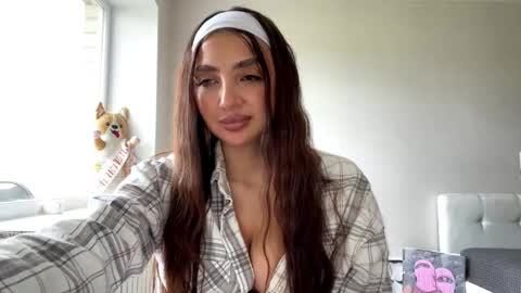 Vanessa online show from 05-15-26, 06:42