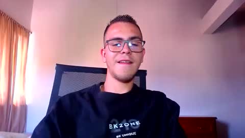 Snapshot of erik_rodriguez chatting on 09-14-25, 08:30 Erik rodriguez online show from 09-14-25, 08:30