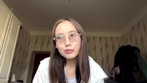 Snapshot of erinnthurmond chatting on 05-23-26, 10:19 Luna online show from 05-23-26, 10:19