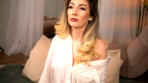 Snapshot of erisvesper chatting on 05-18-26, 03:13 Eris online show from 05-18-26, 03:13