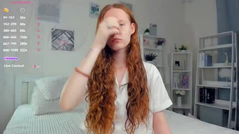 Snapshot of erline_may chatting on 11-26-25, 07:42 Sofia online show from 11-26-25, 07:42