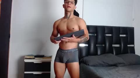 Snapshot of erosscott chatting on 01-09-26, 05:37 Eros online show from 01-09-26, 05:37