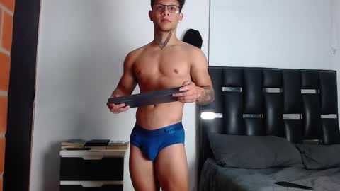 Snapshot of erosscott chatting on 01-18-26, 01:09 Eros online show from 01-18-26, 01:09