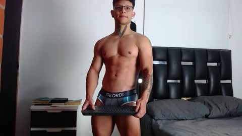 Snapshot of erosscott chatting on 02-10-26, 12:37 Eros online show from 02-10-26, 12:37