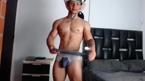 Snapshot of erosscott chatting on 03-10-26, 02:27 Eros online show from 03-10-26, 02:27