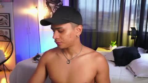 Snapshot of eroswild_ chatting on 05-10-26, 08:25 Eros Wild online show from 05-10-26, 08:25
