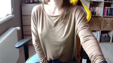 Snapshot of erotic_vibe chatting on 12-31-24, 08:48 Melissa online show from 12-31-24, 08:48