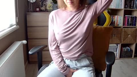 Snapshot of erotic_vibe chatting on 02-06-25, 09:43 Melissa online show from 02-06-25, 09:43