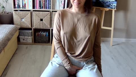 Snapshot of erotic_vibe chatting on 09-28-25, 07:47 Melissa online show from 09-28-25, 07:47