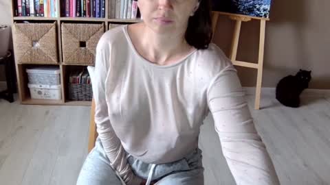 Snapshot of erotic_vibe chatting on 09-30-25, 12:10 Melissa online show from 09-30-25, 12:10