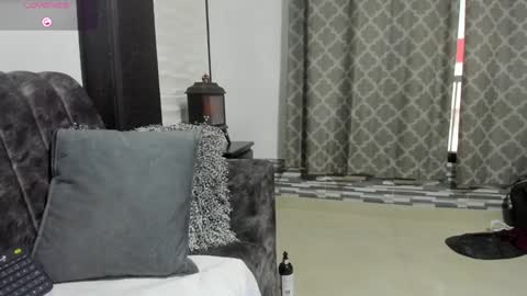 Snapshot of eroticazir chatting on 12-16-24, 07:00 Valentine online show from 12-16-24, 07:00