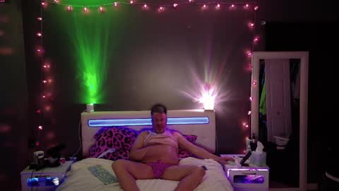 Snapshot of eroticdickmovement chatting on 05-12-26, 08:11 Cash Carry Fox online show from 05-12-26, 08:11