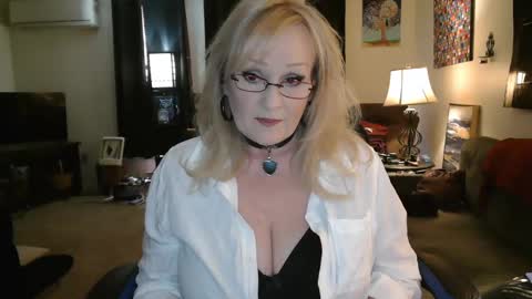 Snapshot of eroticsiren2 chatting on 02-15-25, 12:11 EroticSiren2 online show from 02-15-25, 12:11
