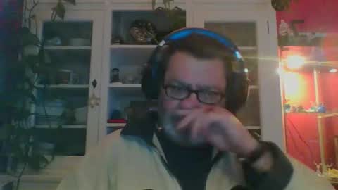 Erwins room welcome sound on online show from 01-14-25, 02:08