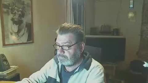 Erwins room welcome sound on online show from 01-24-25, 01:35