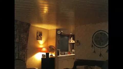 Erwins room welcome sound on online show from 02-14-25, 08:37