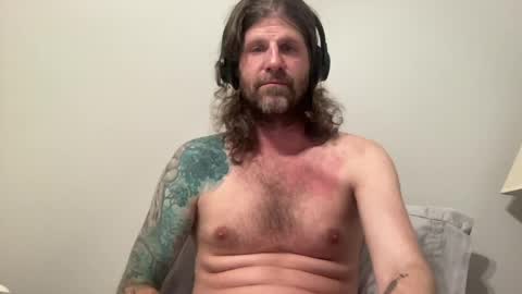 Snapshot of esinking24 chatting on 05-10-26, 01:44 esinking24 online show from 05-10-26, 01:44