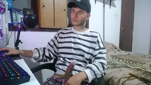 Snapshot of esjrobles chatting on 12-15-24, 03:24 Esteban online show from 12-15-24, 03:24