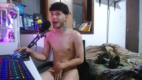 Snapshot of esjrobles chatting on 12-20-24, 03:25 Esteban online show from 12-20-24, 03:25
