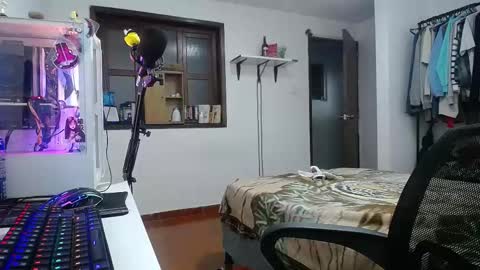 Snapshot of esjrobles chatting on 12-31-24, 02:29 Esteban online show from 12-31-24, 02:29