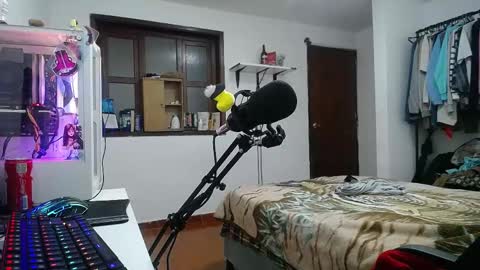 Snapshot of esjrobles chatting on 12-31-24, 06:16 Esteban online show from 12-31-24, 06:16