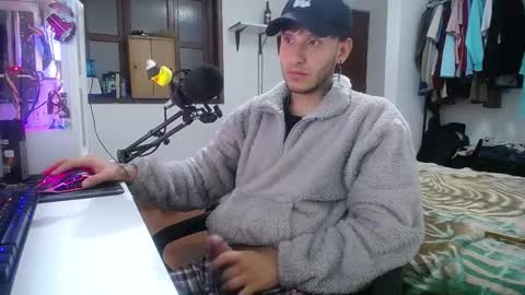 Snapshot of esjrobles chatting on 01-07-25, 11:48 Esteban online show from 01-07-25, 11:48