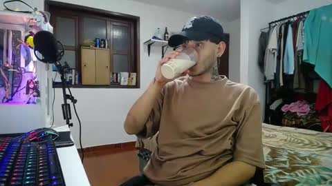 Snapshot of esjrobles chatting on 01-14-25, 02:19 Esteban online show from 01-14-25, 02:19
