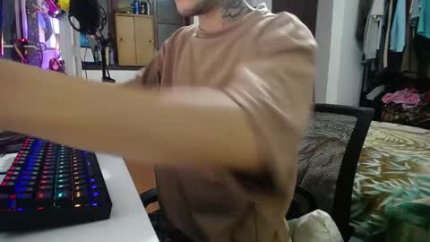Snapshot of esjrobles chatting on 01-14-25, 05:30 Esteban online show from 01-14-25, 05:30