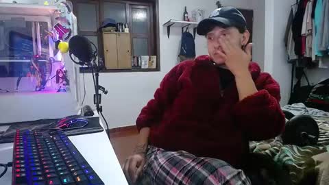 Snapshot of esjrobles chatting on 01-25-25, 06:12 Esteban online show from 01-25-25, 06:12