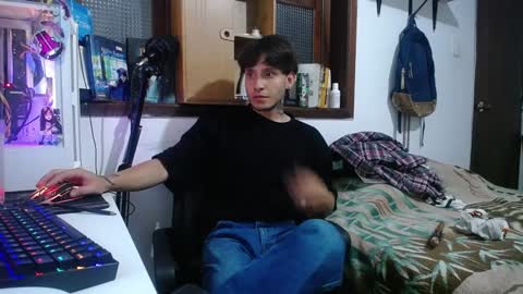 Snapshot of esjrobles chatting on 02-04-25, 03:44 Esteban online show from 02-04-25, 03:44