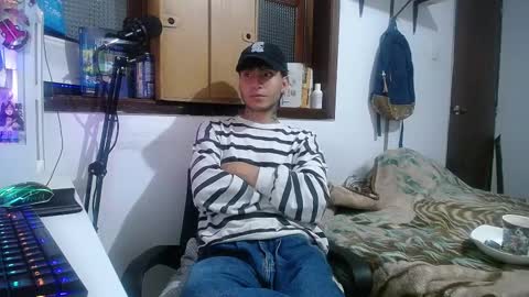 Snapshot of esjrobles chatting on 02-13-25, 05:58 Esteban online show from 02-13-25, 05:58