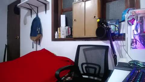 Snapshot of esjrobles chatting on 02-15-25, 09:16 Esteban online show from 02-15-25, 09:16