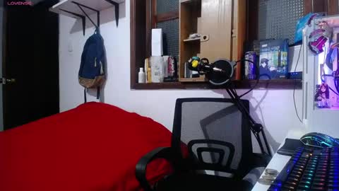 Snapshot of esjrobles chatting on 02-16-25, 02:42 Esteban online show from 02-16-25, 02:42