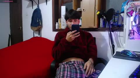 Snapshot of esjrobles chatting on 02-16-25, 05:48 Esteban online show from 02-16-25, 05:48