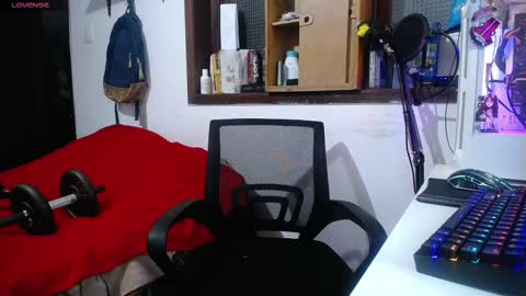 Snapshot of esjrobles chatting on 02-16-25, 09:26 Esteban online show from 02-16-25, 09:26