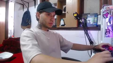 Snapshot of esjrobles chatting on 02-19-25, 04:11 Esteban online show from 02-19-25, 04:11