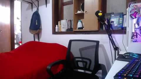 Snapshot of esjrobles chatting on 02-21-25, 07:10 Esteban online show from 02-21-25, 07:10