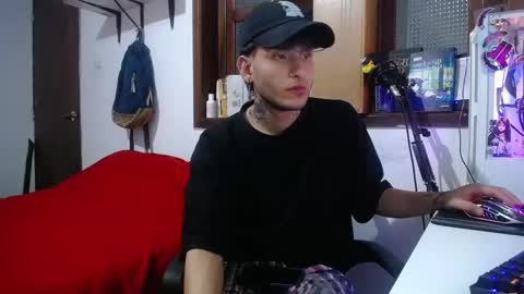 Snapshot of esjrobles chatting on 02-21-25, 10:48 Esteban online show from 02-21-25, 10:48
