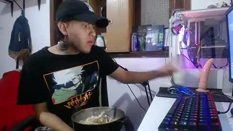 Snapshot of esjrobles chatting on 02-22-25, 05:57 Esteban online show from 02-22-25, 05:57