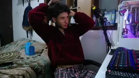 Snapshot of esjrobles chatting on 03-04-25, 06:26 Esteban online show from 03-04-25, 06:26